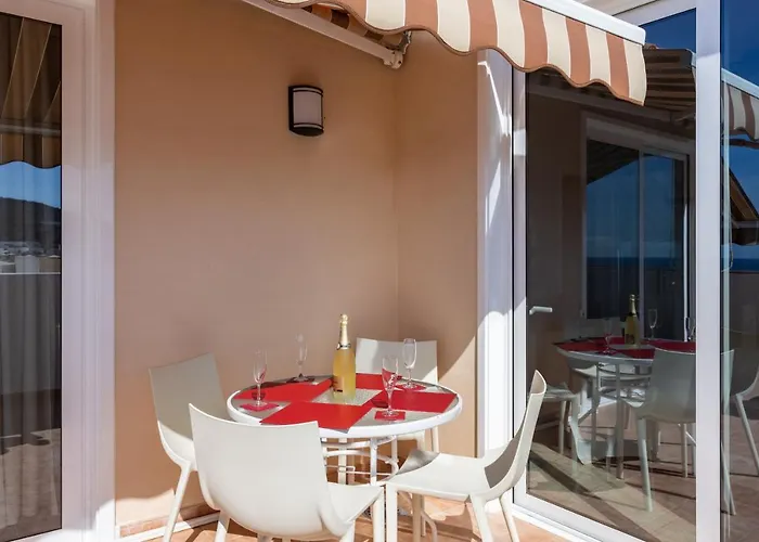 Penthouse Mar